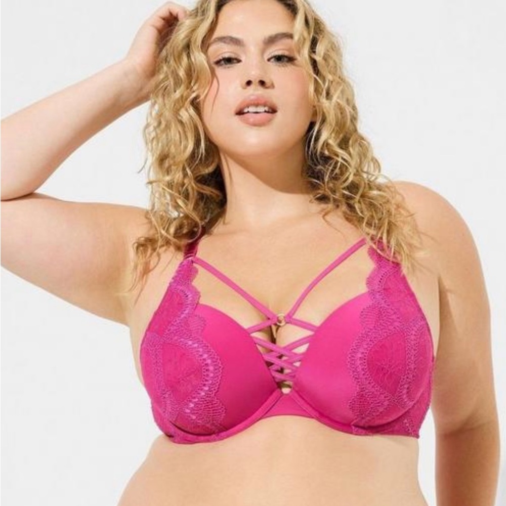 🖤 TORRID 🖤 XO PLUNGE PUSH UP BRA 🖤